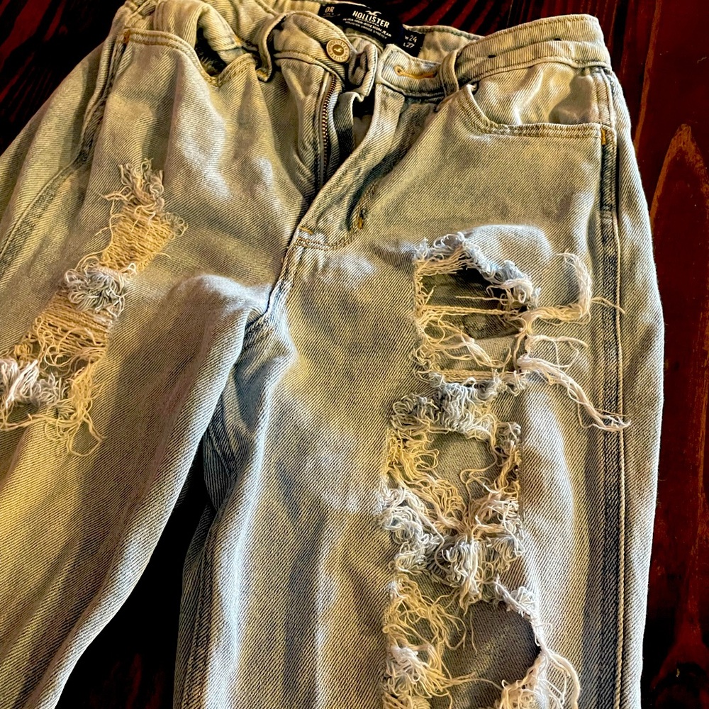 Women’s Hollister jeans ultra high-mom jeans size w-24 L-27 regular O